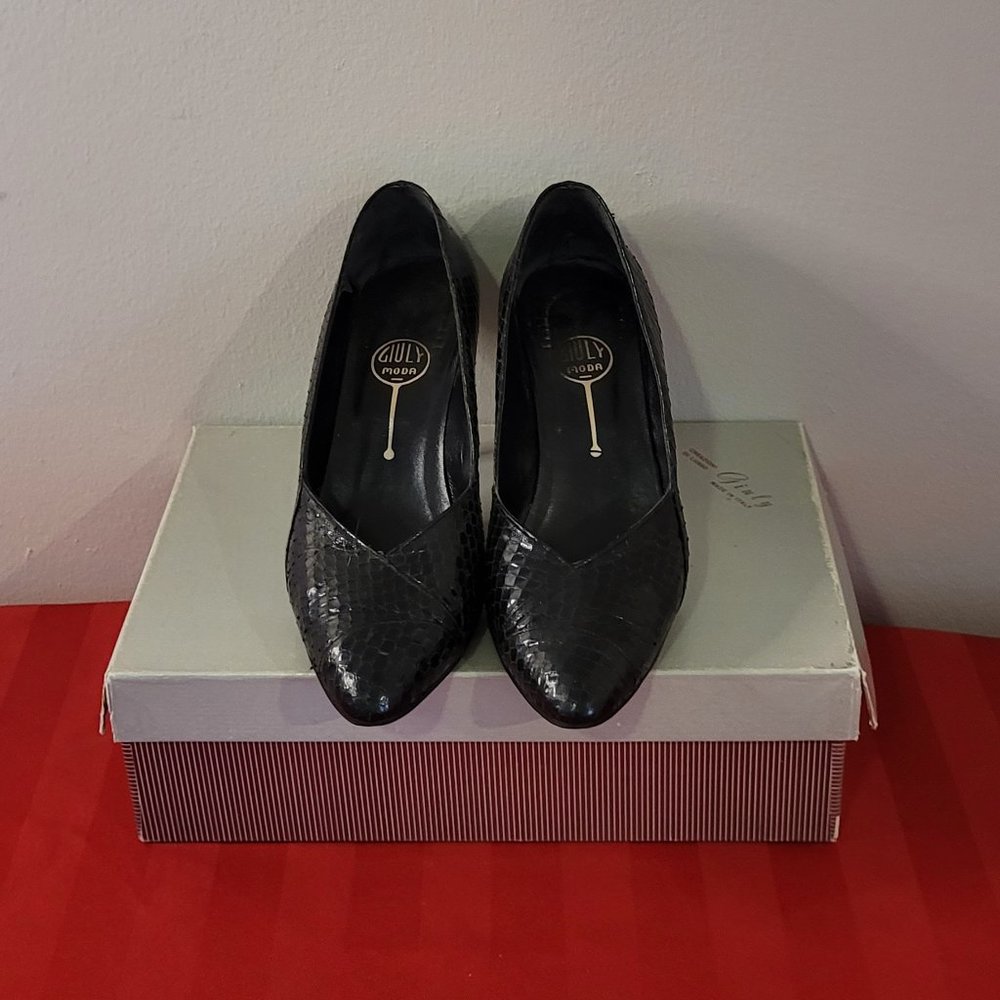 GENTLY USED, VINTAGE, GIULY, LADY'S ITALIAN SHOES, SIZE 5 & 1/2!!!